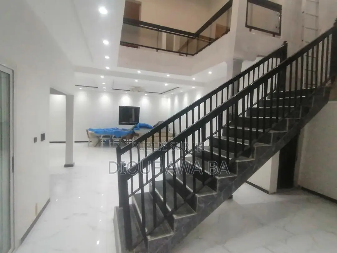7chbre Maison dans Villa À Vendre, Rufisque à Vendre