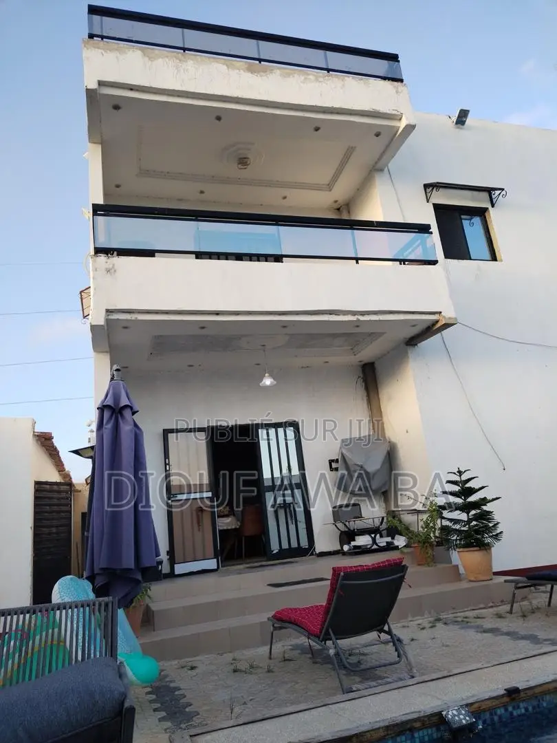 7chbre Maison dans Villa À Vendre, Rufisque à Vendre