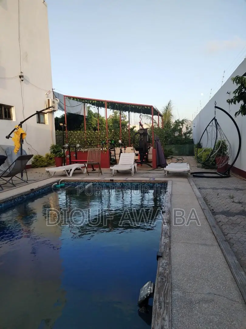 7chbre Maison dans Villa À Vendre, Rufisque à Vendre