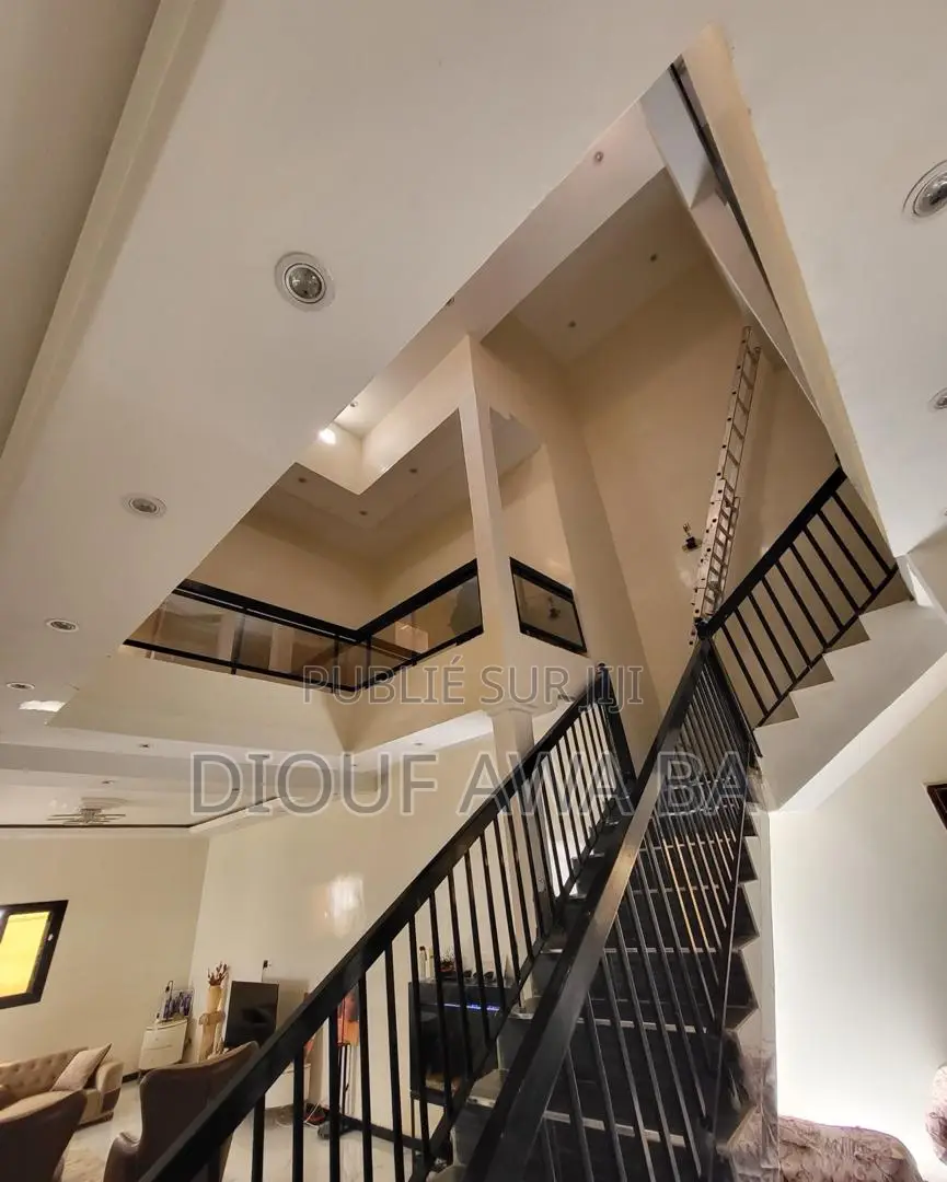 7chbre Maison dans Villa À Vendre, Rufisque à Vendre