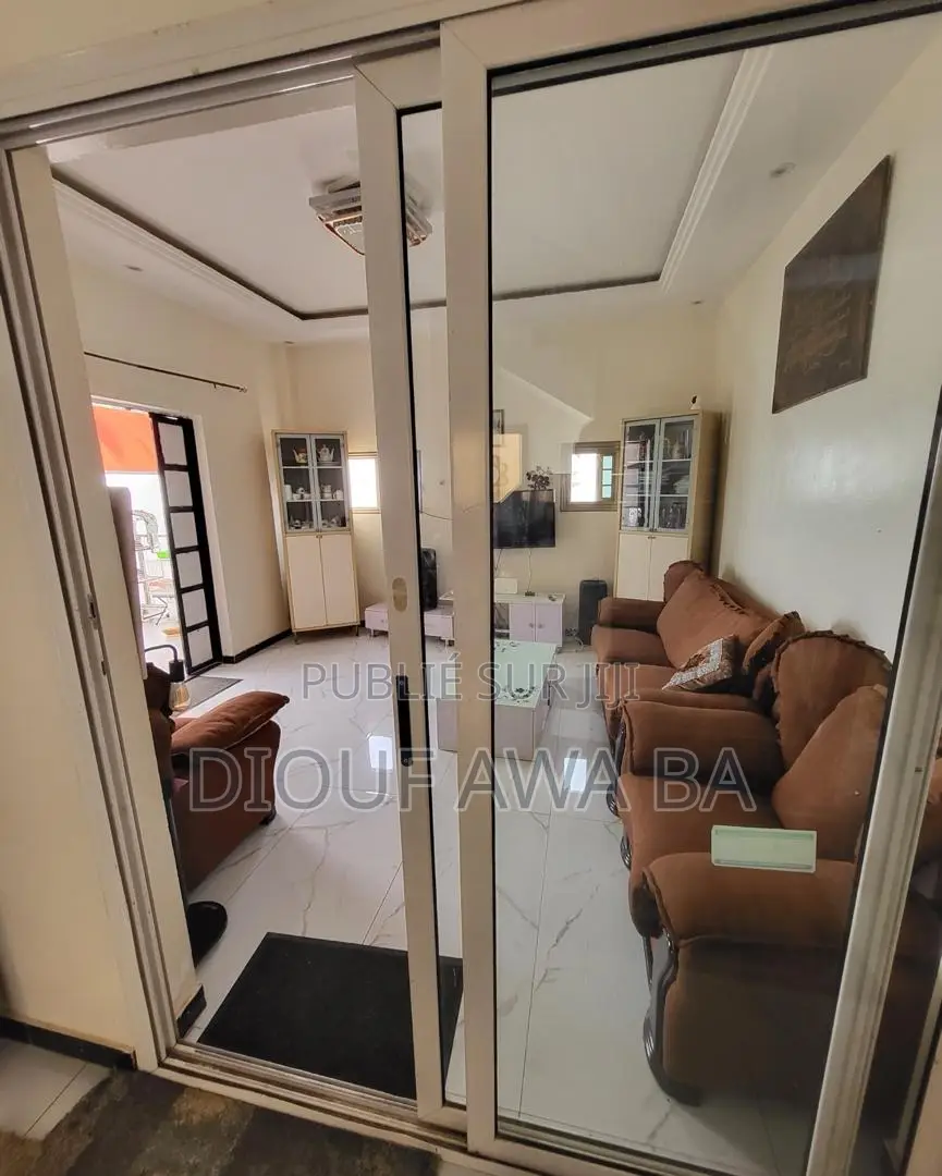 7chbre Maison dans Villa À Vendre, Rufisque à Vendre