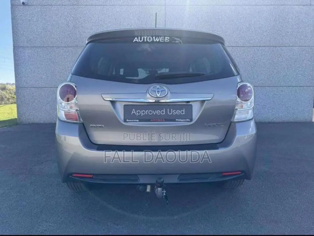 Toyota Verso 2017 Gris