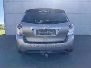 Toyota Verso 2017 Gris