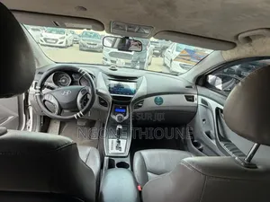 Hyundai Avante 2013 Blanc