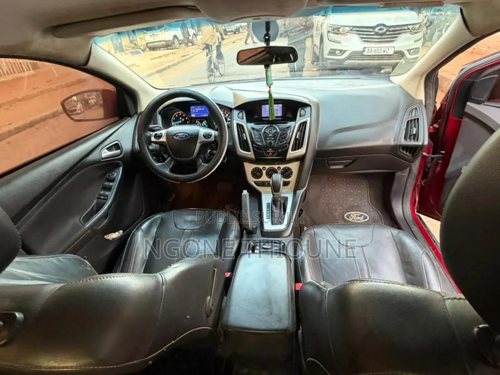 Ford Focus Titanium Sedan FWD (2.0L 4cyl 5M) 2013 Bordeaux