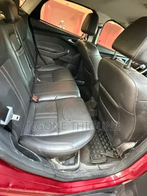 Ford Focus Titanium Sedan FWD (2.0L 4cyl 5M) 2013 Bordeaux