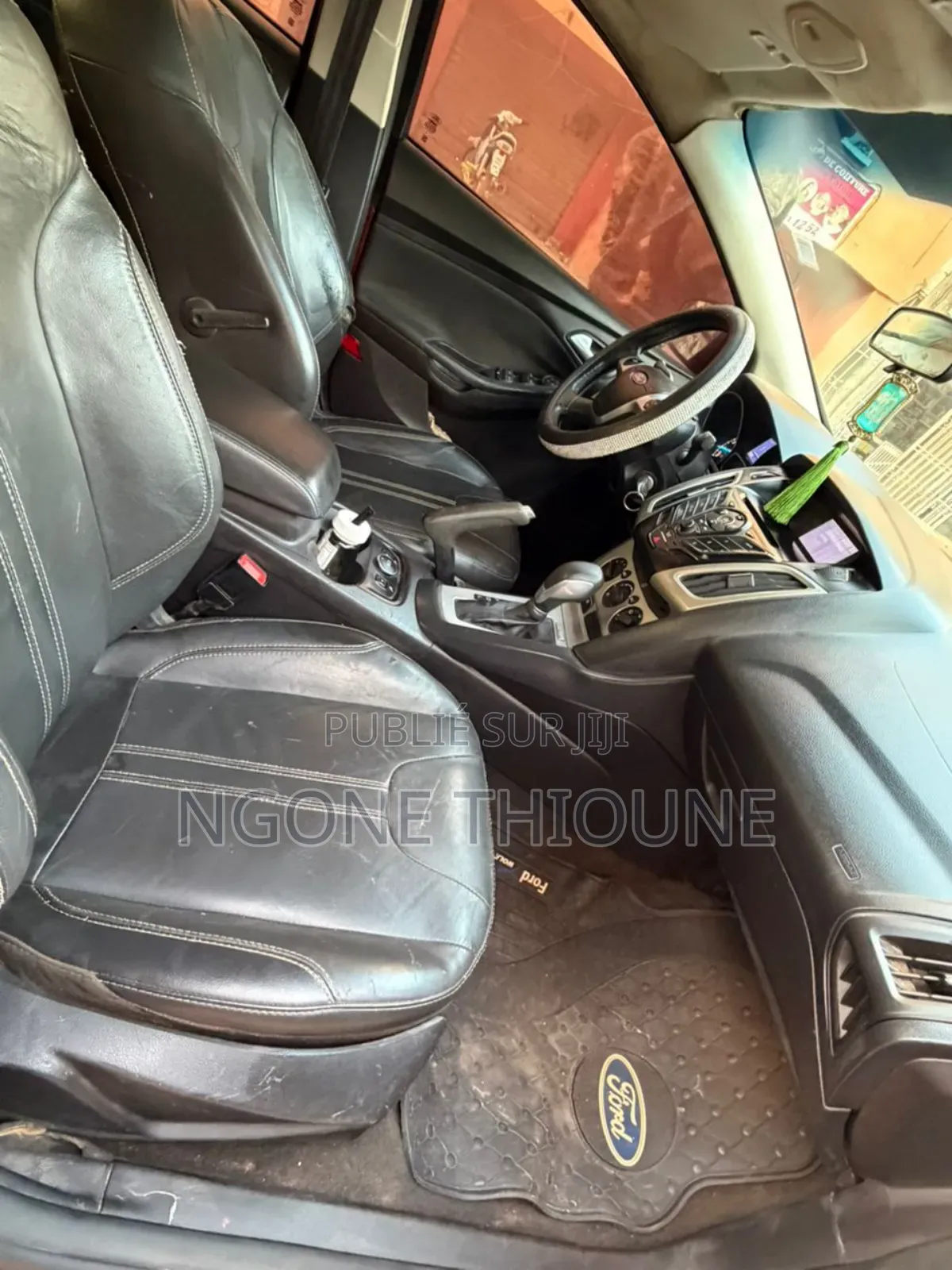 Ford Focus Titanium Sedan FWD (2.0L 4cyl 5M) 2013 Bordeaux