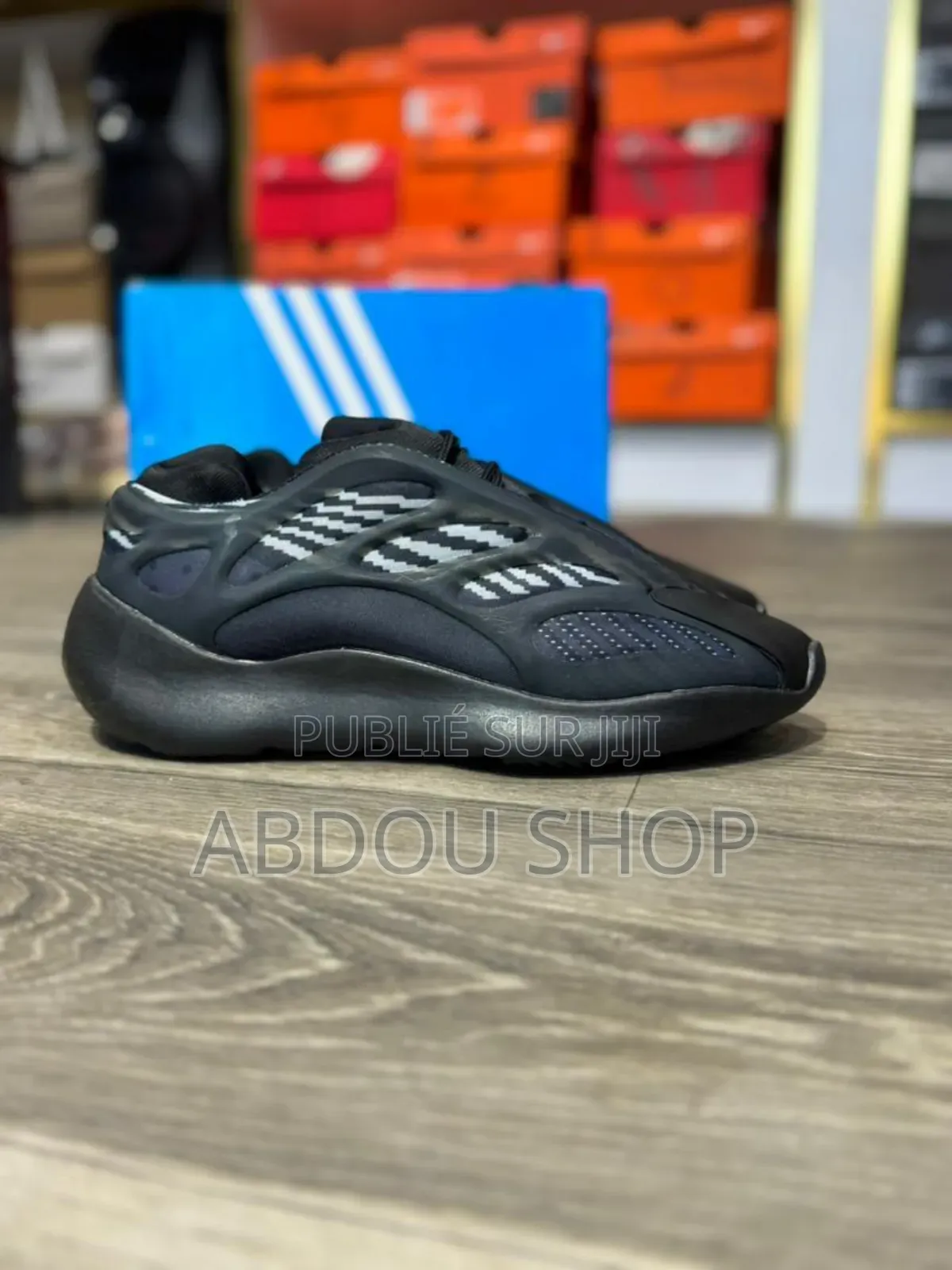 Yeezy 700 V3 Disponible