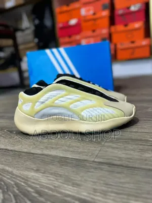 Yeezy 700 V3 Disponible