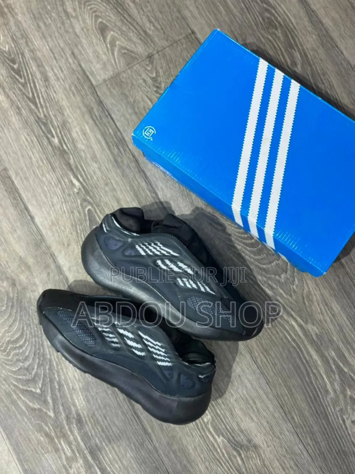 Yeezy 700 V3 Disponible