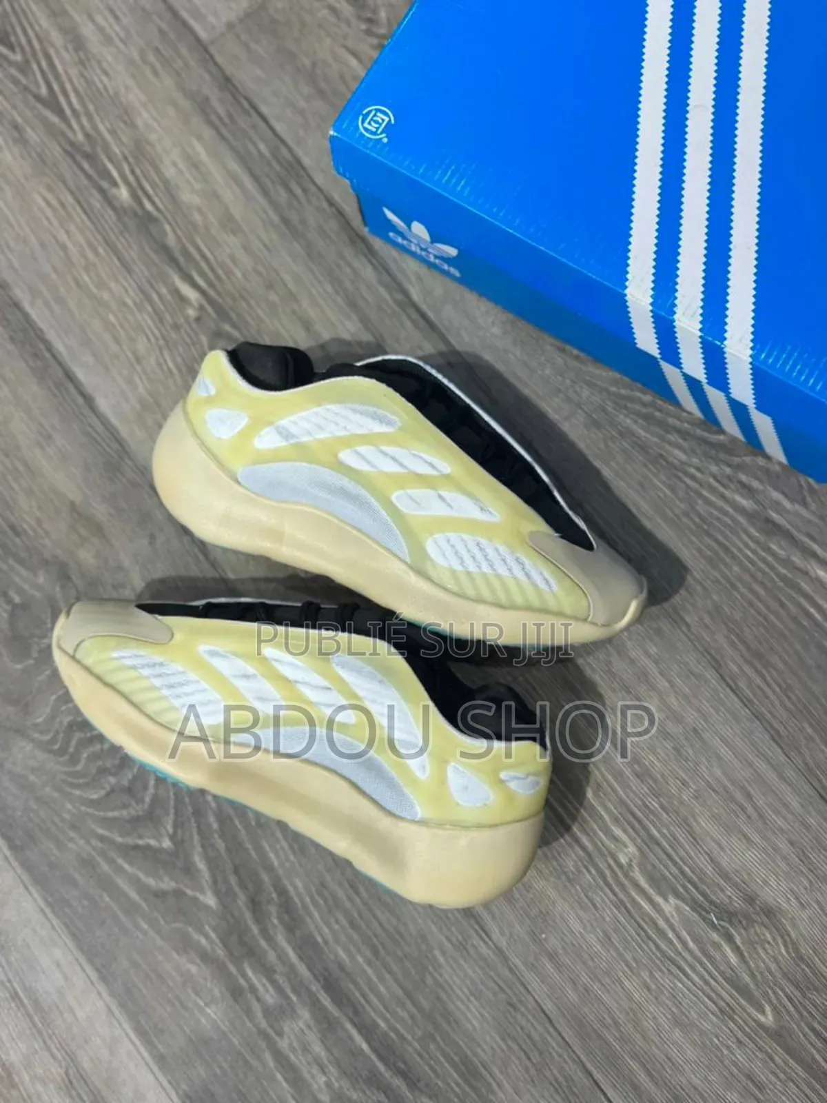 Yeezy 700 V3 Disponible