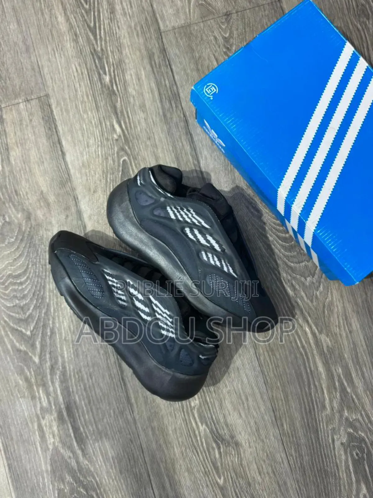 Yeezy 700 V3 Disponible