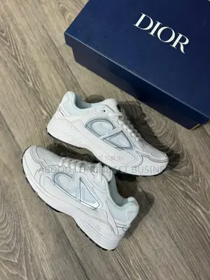 Shoes Dior Cd De 2 Couleurs Noir Et Blanc Disponible