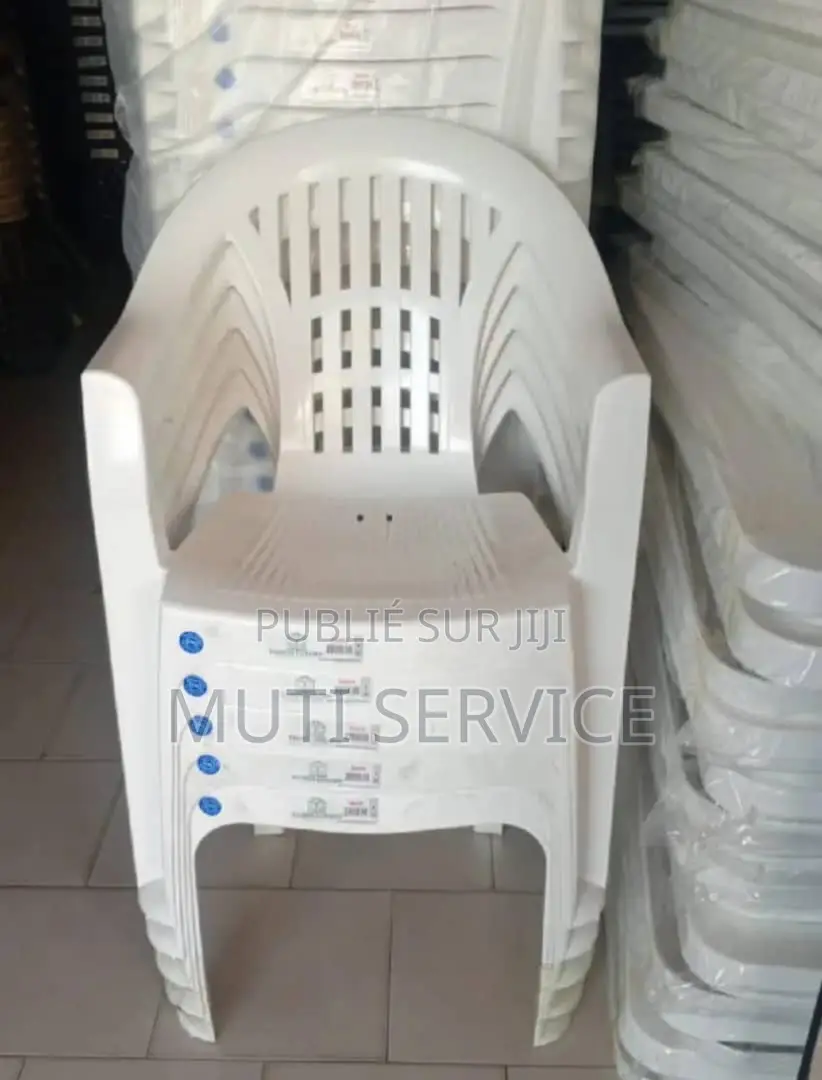 Alerte Stock Limité – Chaises Plastiques Originales Avec Manches