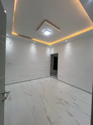 3chbre Appartement dans , Ouakam à Louer