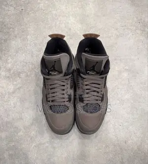 Air Jordan 4 – Sneakers Iconiques | Style Streetwear Premium