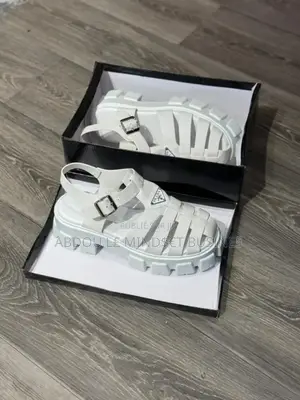 Prada Spartiates Couleur Blanc Disponible