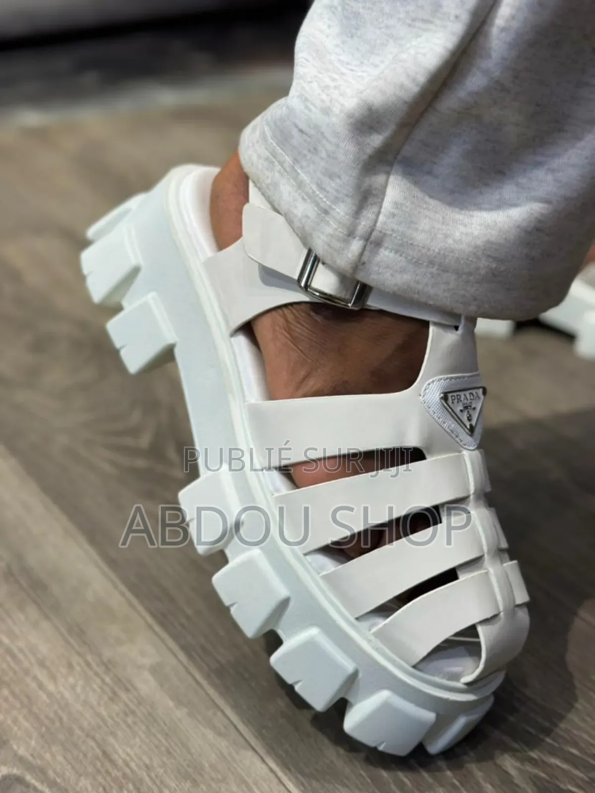 Prada Spartiates Couleur Blanc Disponible