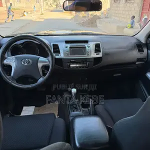 Toyota Hilux SR 4x4 2017 Noir Mat