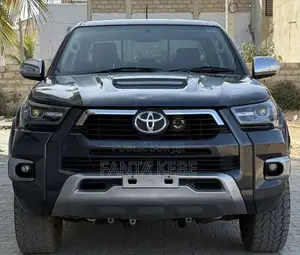 Toyota Hilux SR 4x4 2017 Noir Mat