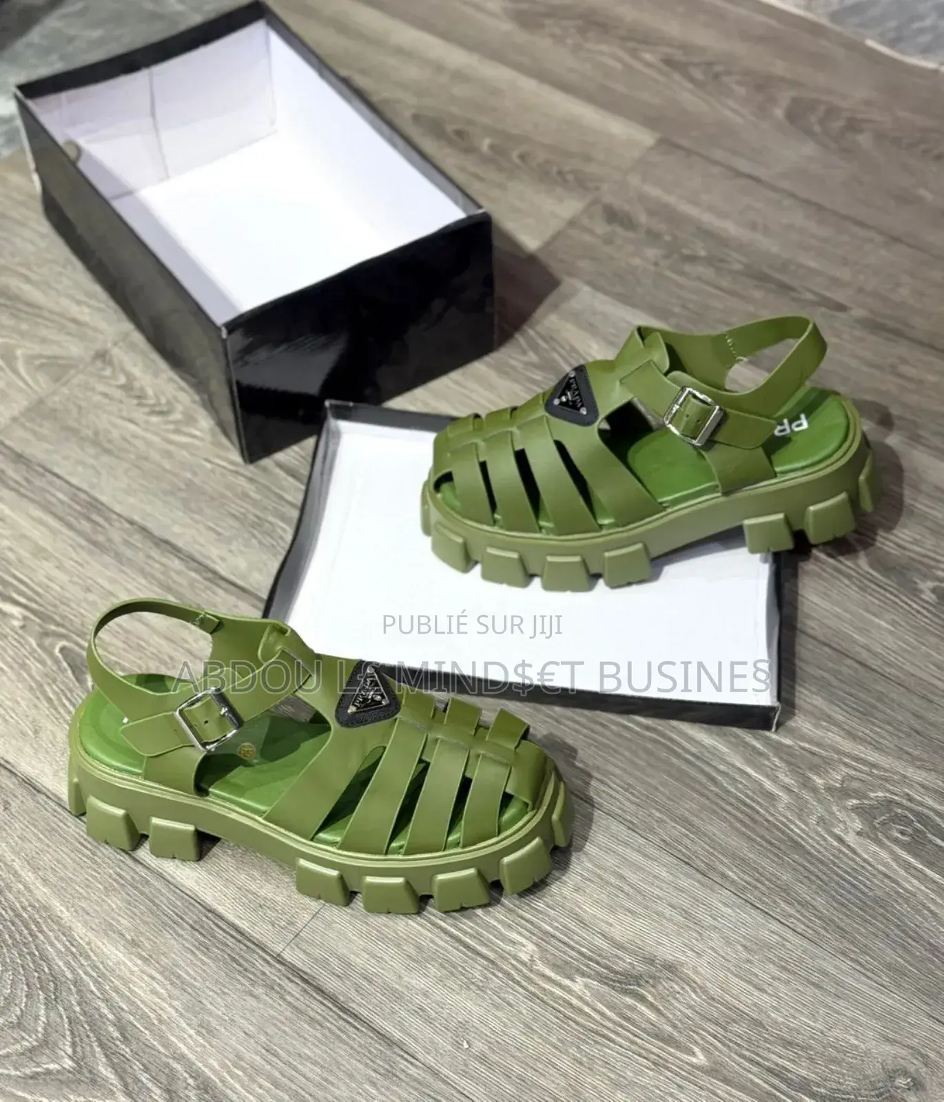Prada Spartiates Couleur Vert Disponible