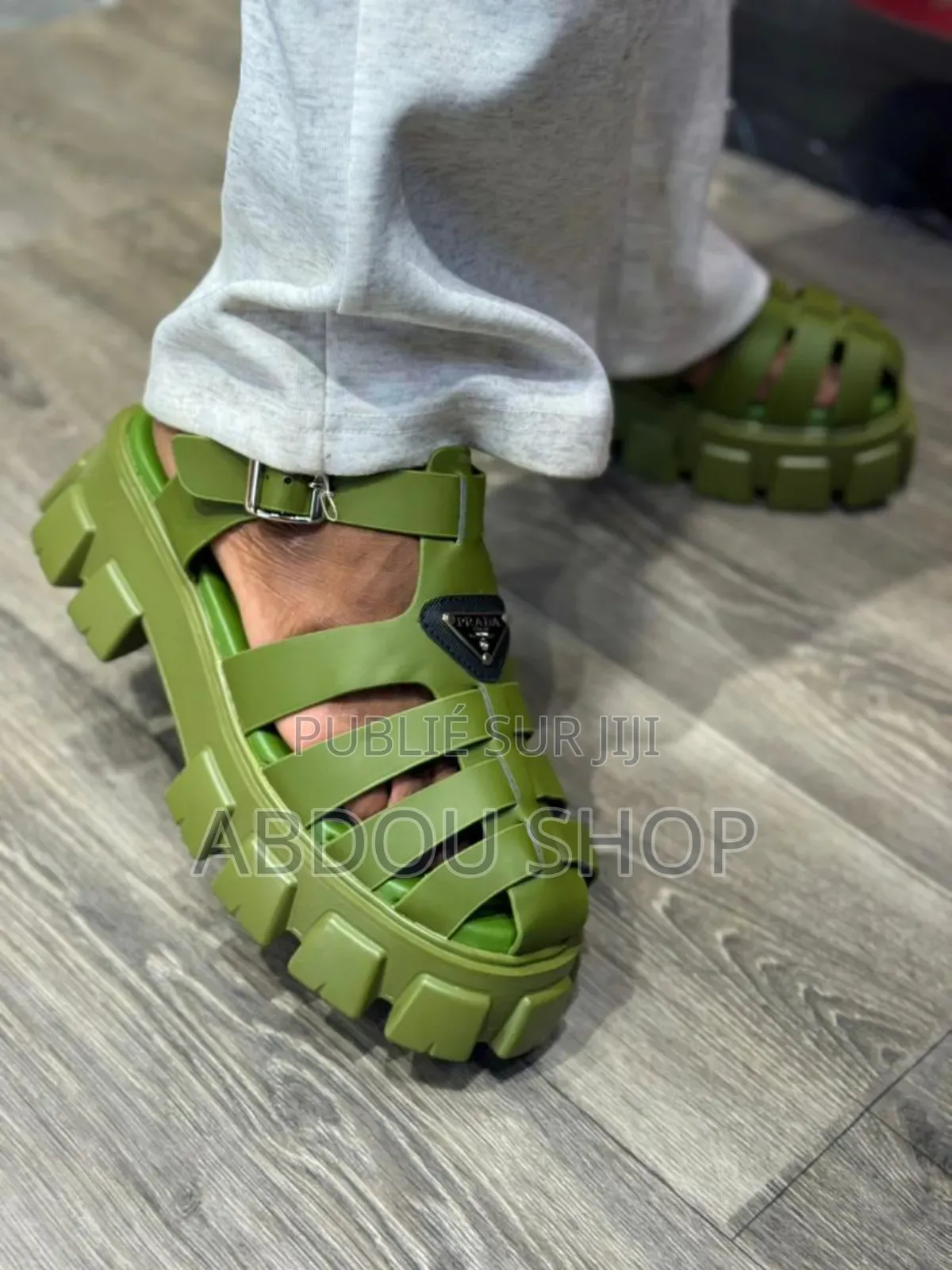 Prada Spartiates Couleur Vert Disponible