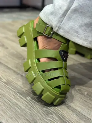 Prada Spartiates Couleur Vert Disponible