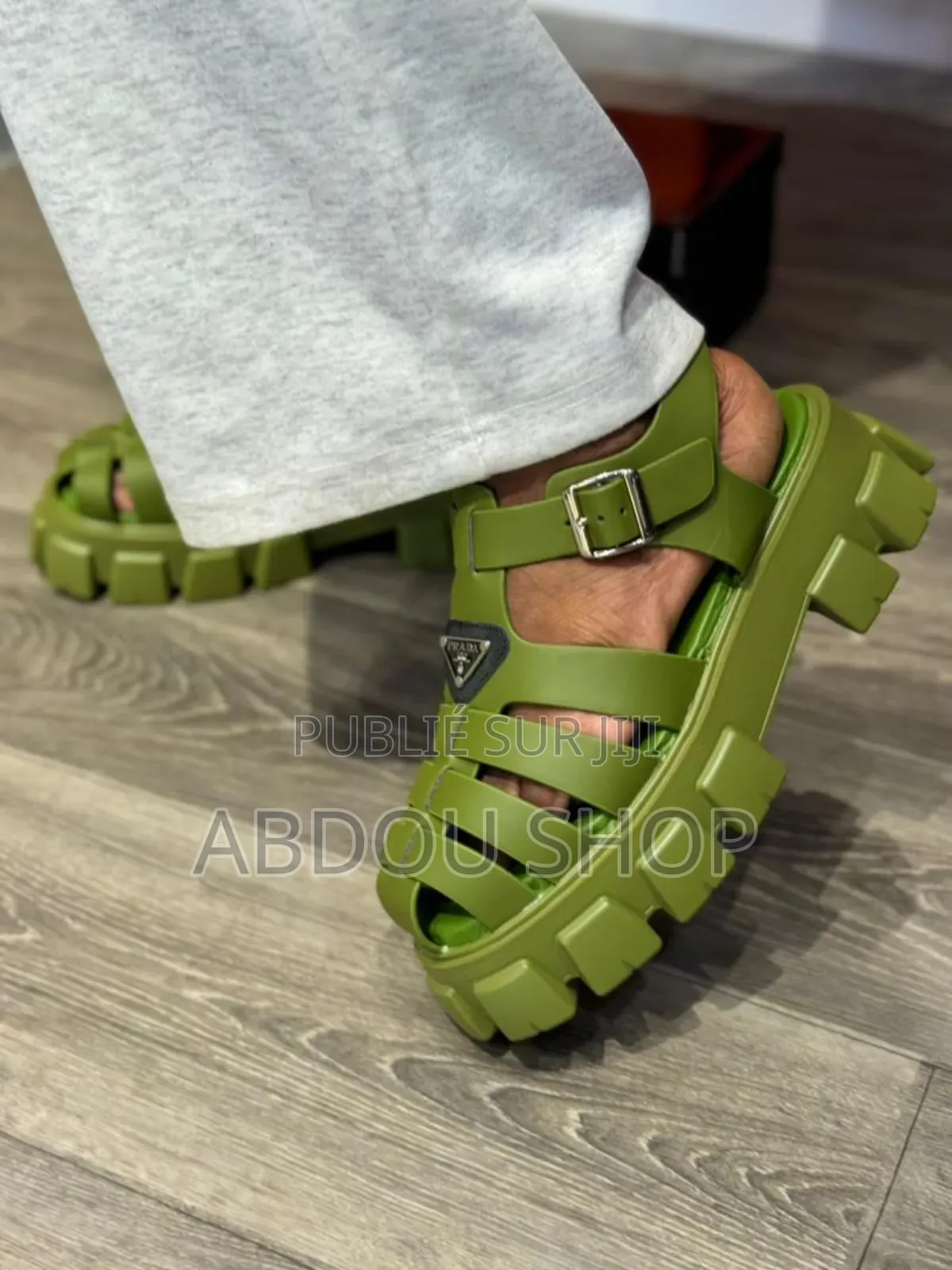 Prada Spartiates Couleur Vert Disponible