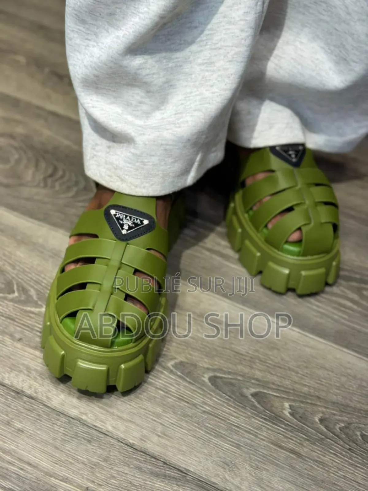 Prada Spartiates Couleur Vert Disponible