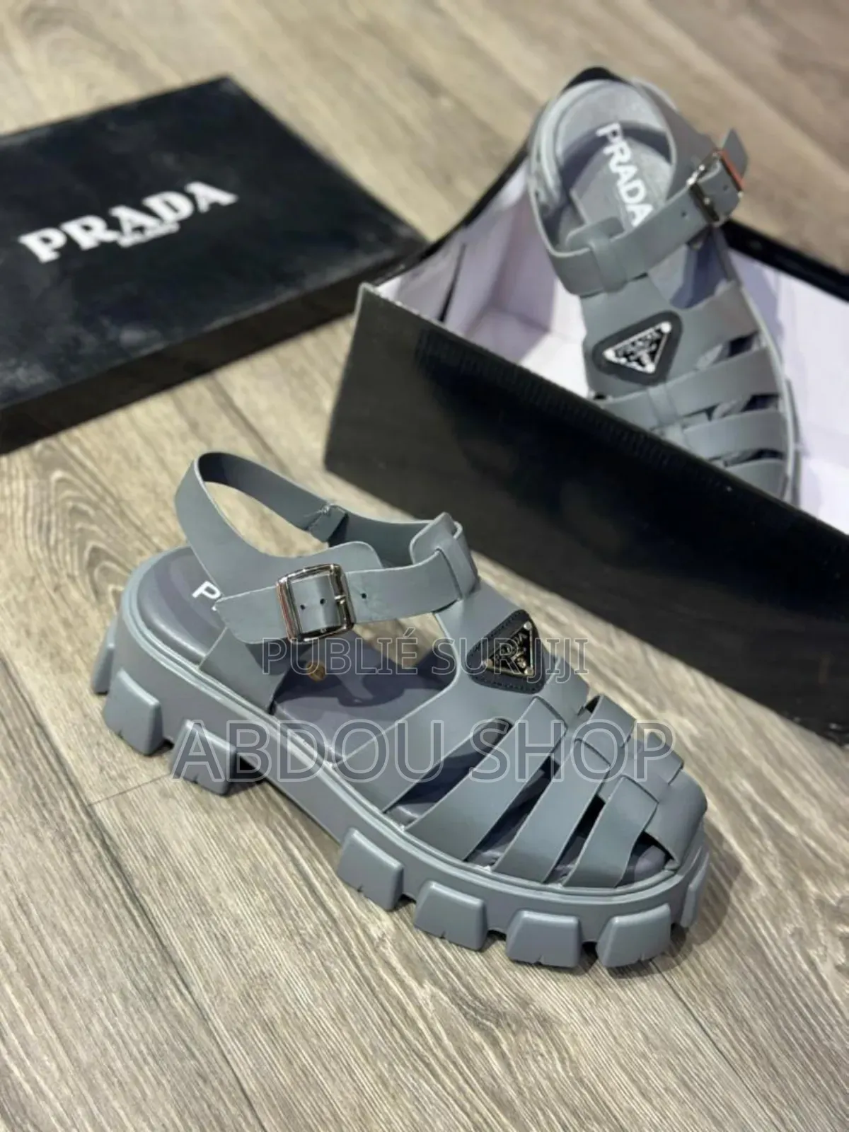 Prada Spartiates Couleur Gris Disponible