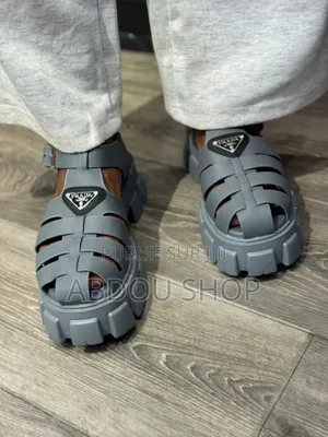 Prada Spartiates Couleur Gris Disponible