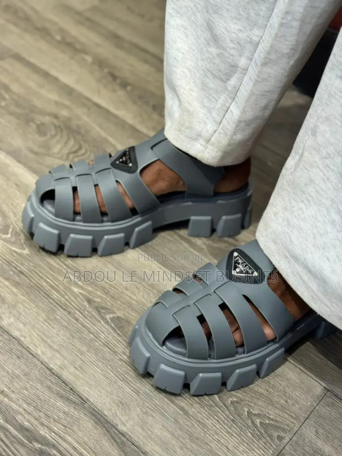 Prada Spartiates Couleur Gris Disponible