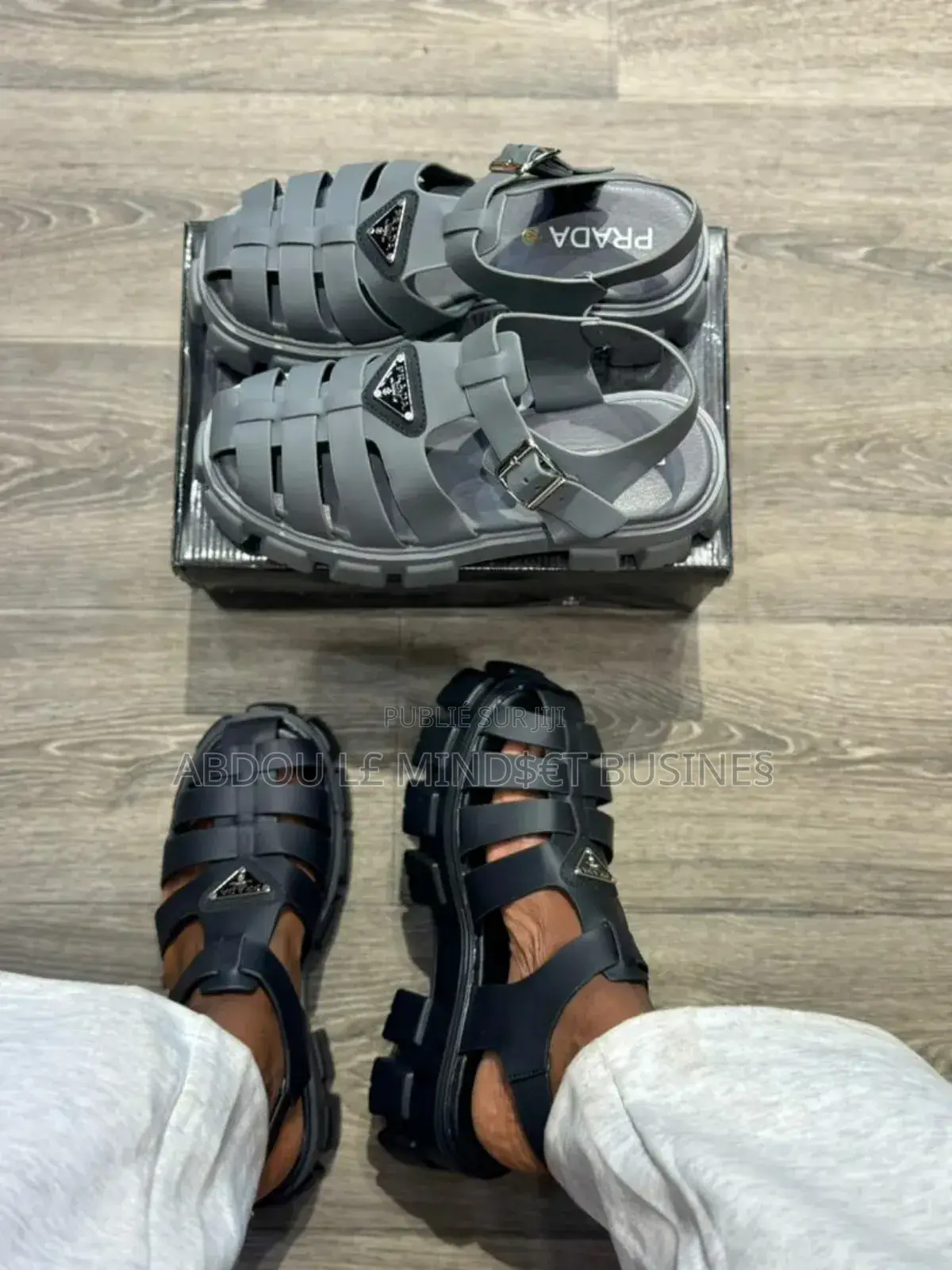 Prada Spartiates Couleur Gris Disponible