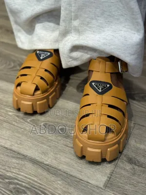 Prada Spartiates Couleur Beige Disponible