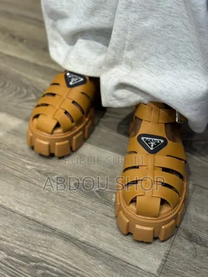 Prada Spartiates Couleur Beige Disponible