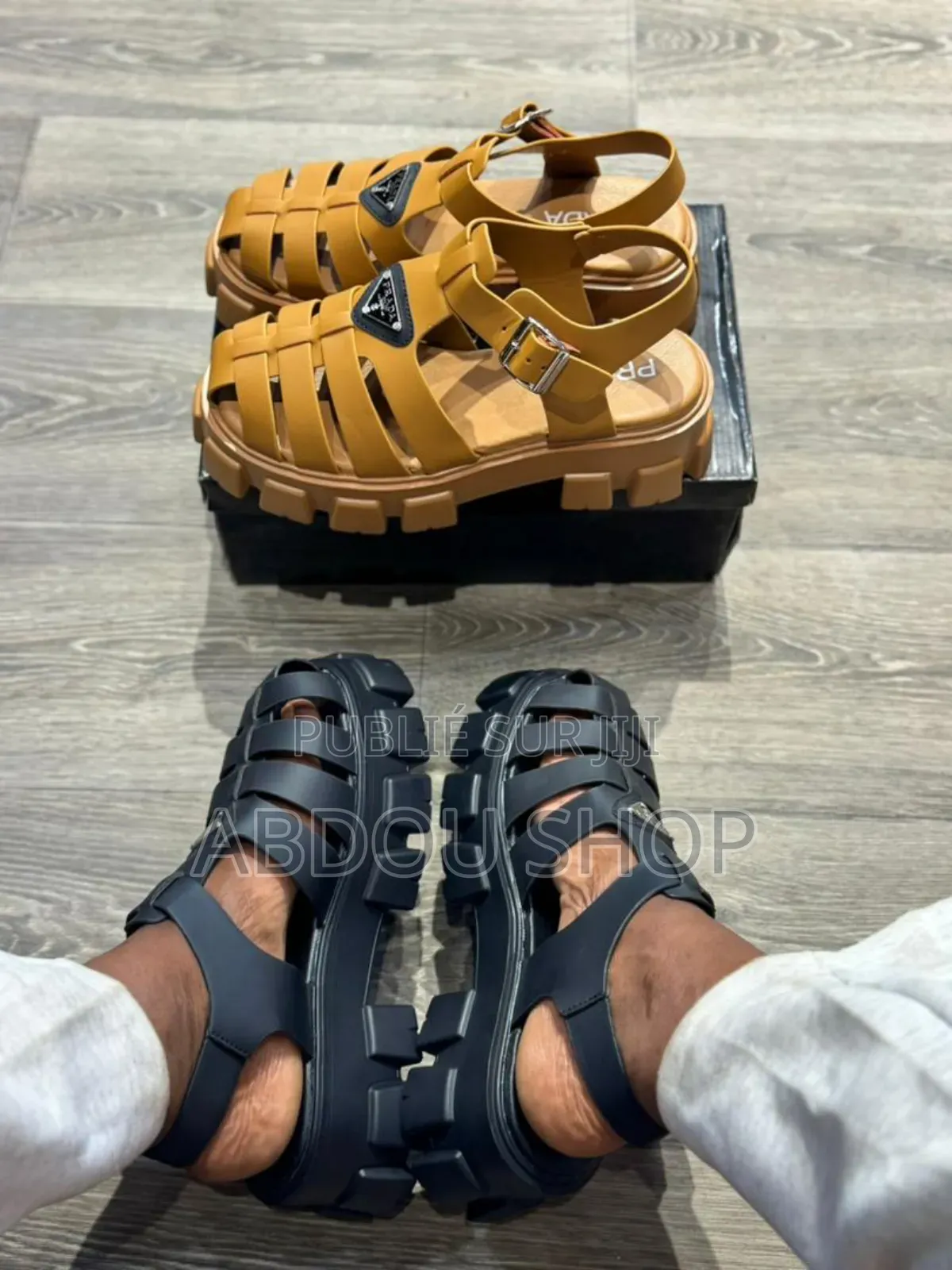 Prada Spartiates Couleur Beige Disponible