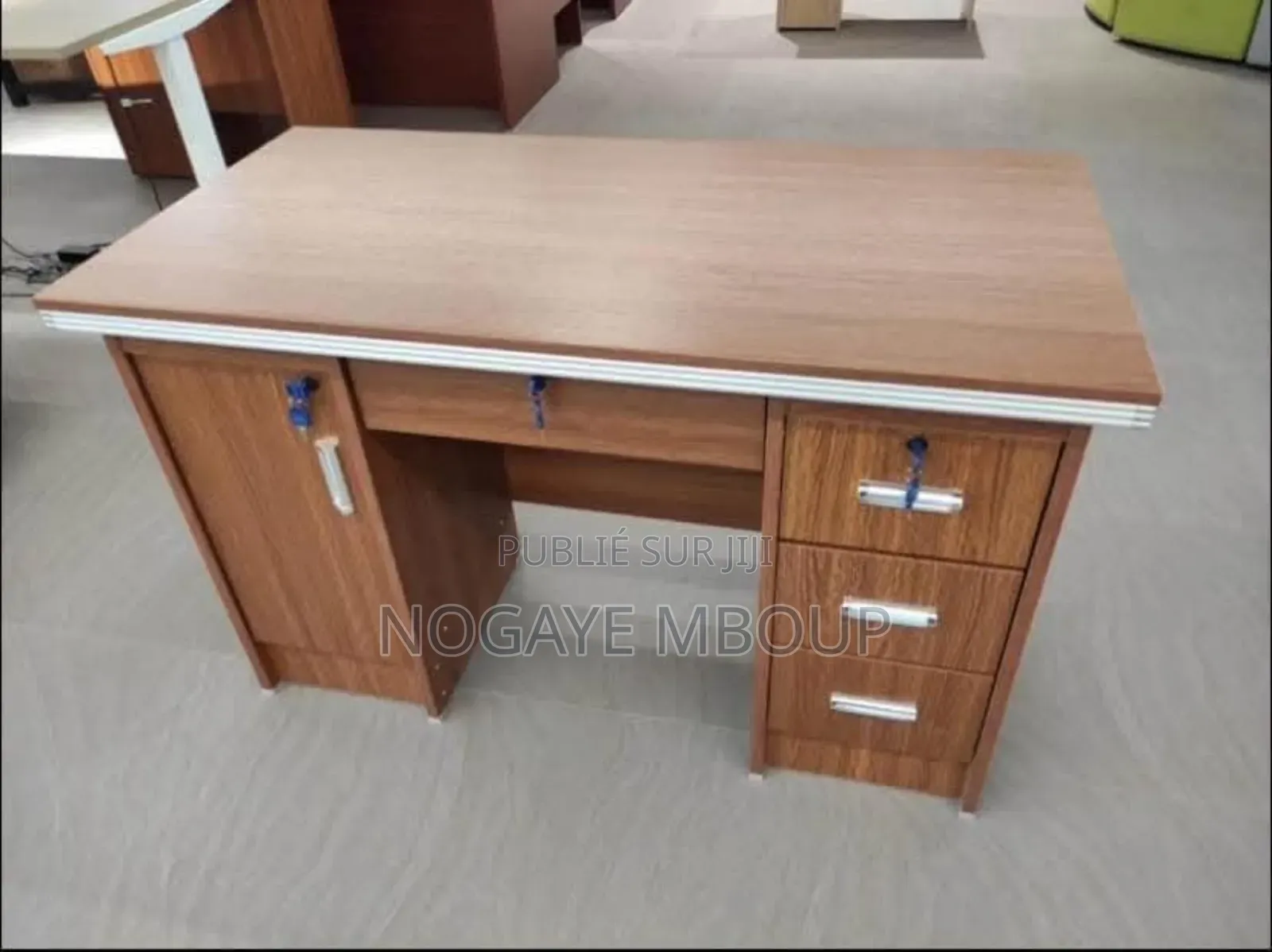Table De Bureau De La Disponible 1m20