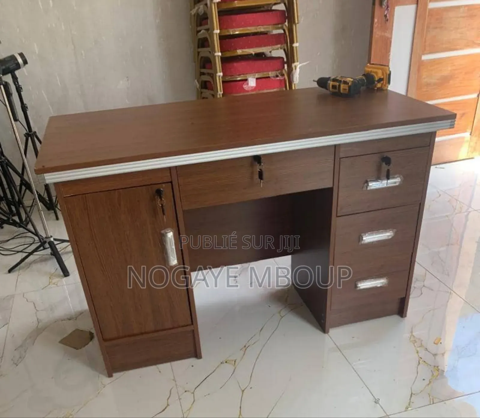 Table De Bureau De La Disponible 1m20