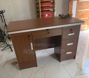 Table De Bureau De La Disponible 1m20