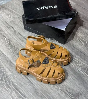 Prada Spartiate Monolithe