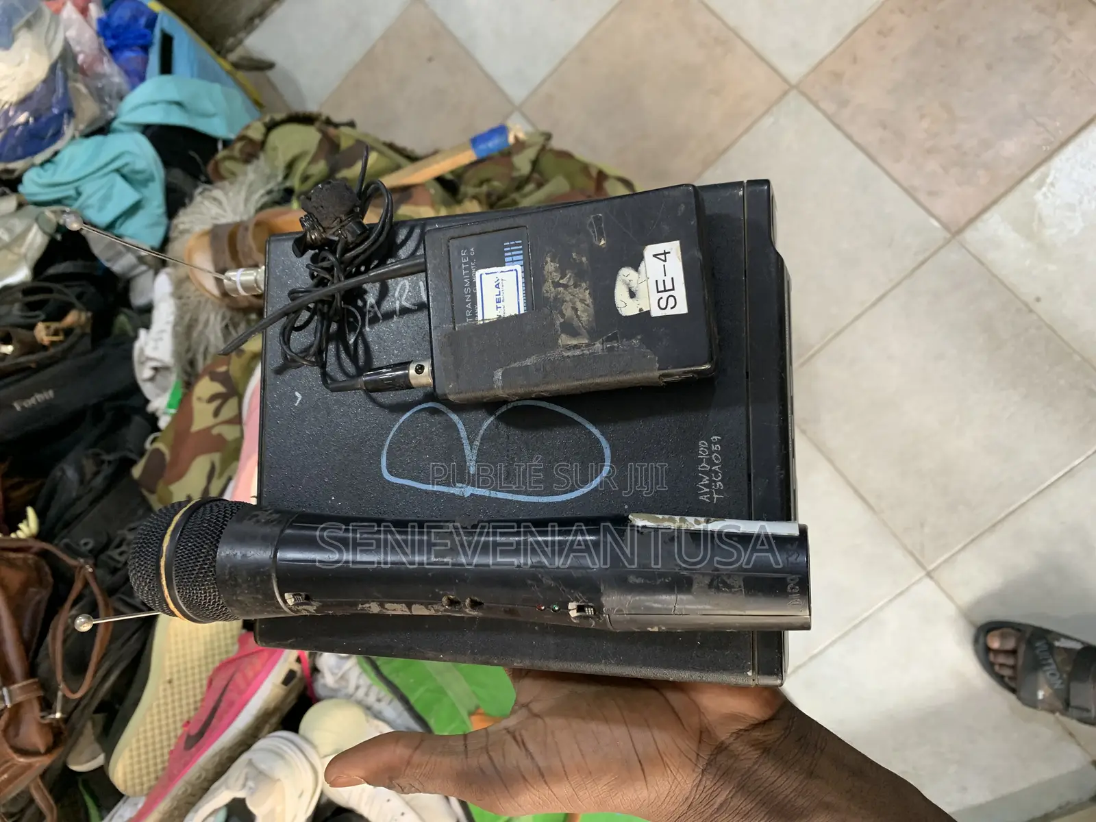 l'Ensemble Inclut Un Microphone À Main Sans Fil Transmitter Se-4").