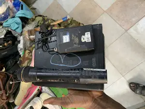 l'Ensemble Inclut Un Microphone À Main Sans Fil Transmitter Se-4").