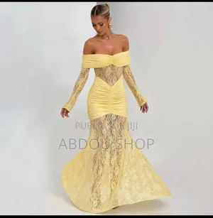 Robe Par Très Classe Et Élégante Disponible