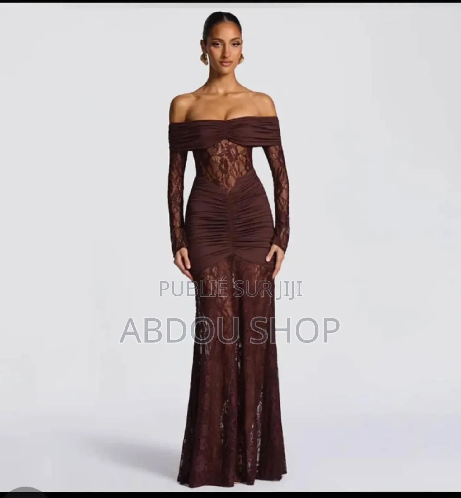 Robe Par Très Classe Et Élégante Disponible