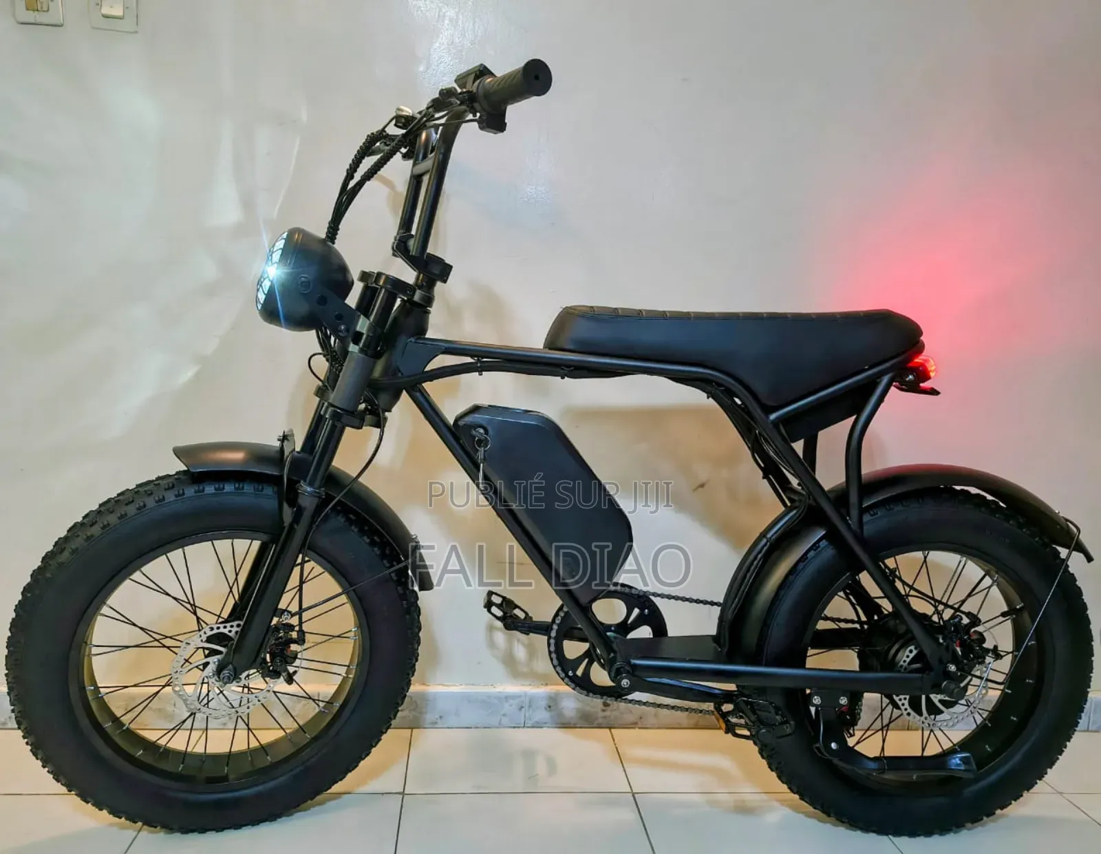 Nouveau Autre 2025 Noir