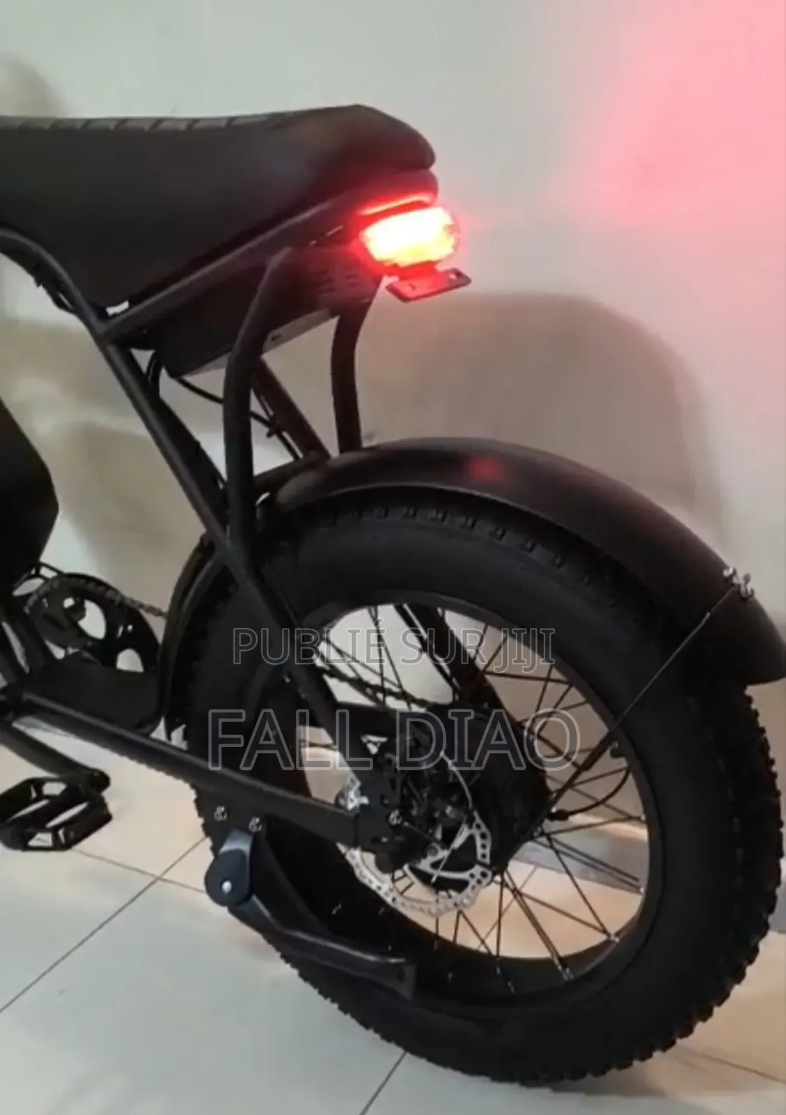 Nouveau Autre 2025 Noir