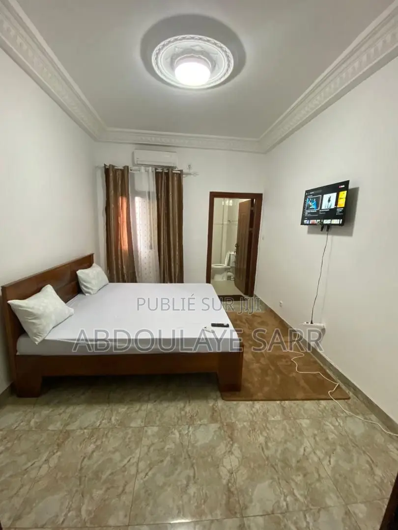 Meublé 3chbre Chambre et salon dans Rijâl Business, Almadies à Louer