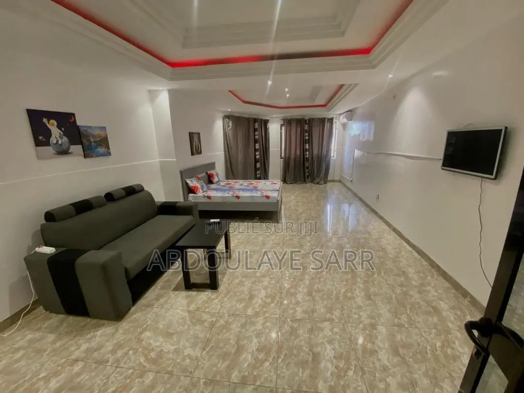 Meublé 3chbre Chambre et salon dans Rijâl Business, Almadies à Louer