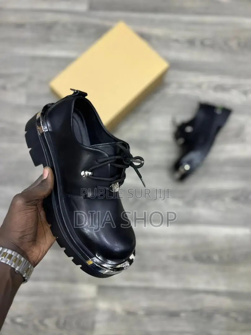 Disponible Derby Noires Argentés Pointure 40 -46