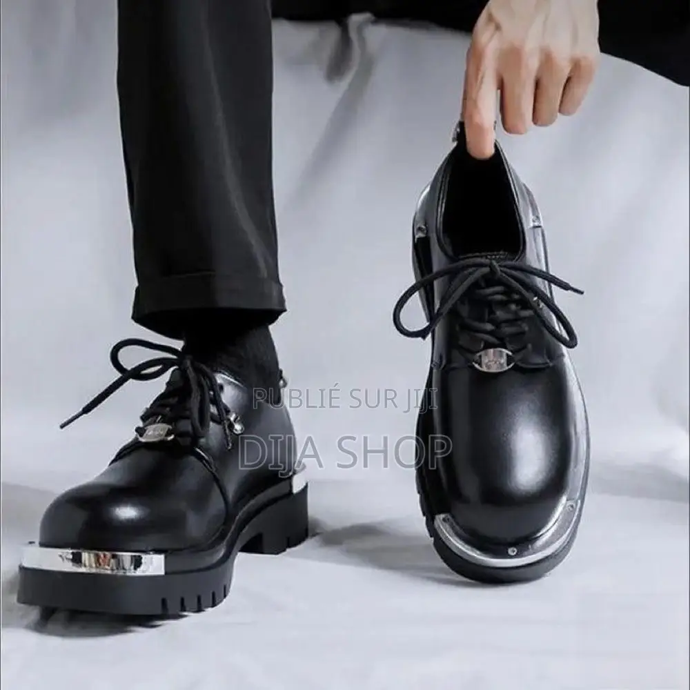 Disponible Derby Noires Argentés Pointure 40 -46